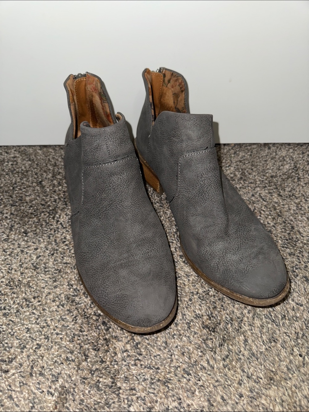 BOC Women’s  Grey Chelsea Leather Booties - Stylish Slip-On Ankle Boots Sz 9 1/2